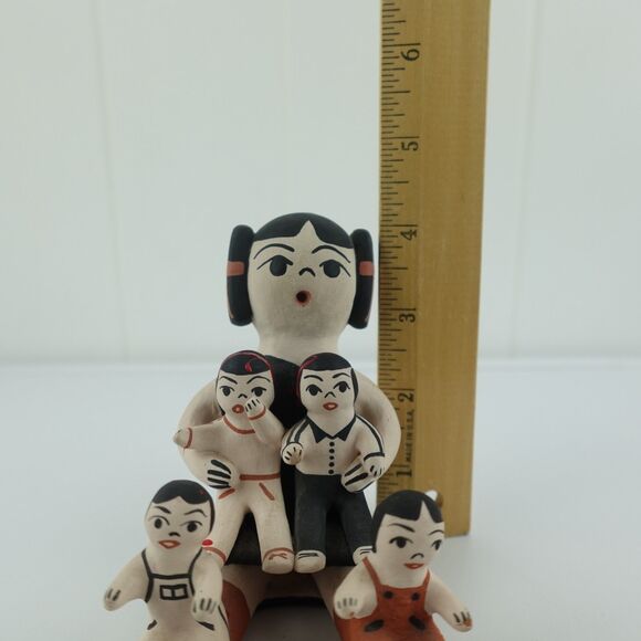 Native American Folk Art Pottery Storyteller T.H. Lujan Cochiti, New Mexico - Picture 9 of 9